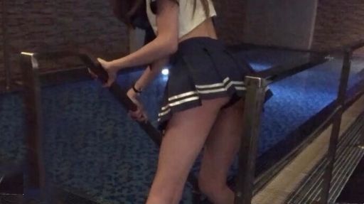 yuribae-swag-學生妹與家教老師相約汽旅 泳池露臉誘惑舔奶頭口愛