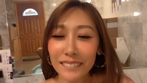 ninachi-swag-哥哥偷拍干妹妹,小穴肛门连续抽插没有停