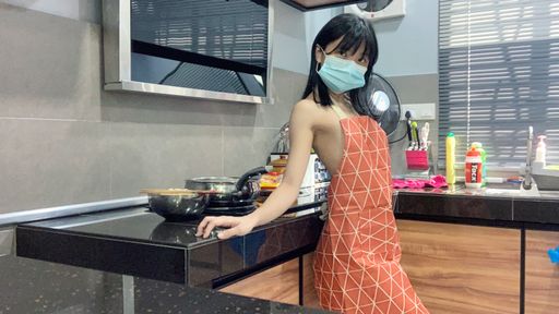 lizbaby-swag-裸體圍裙煮麵,突然騷起來了