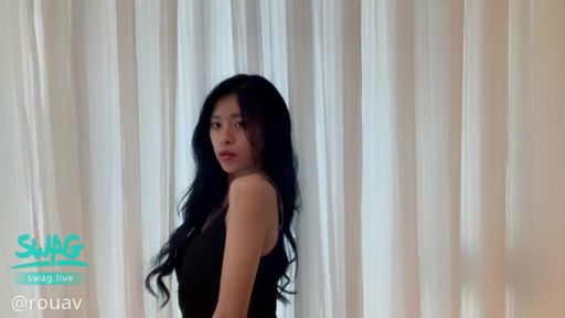 rouav-swag-性感蘿莉??在男人面前撫摸自己騷逼,直接被抓到床上幹壞掉⋯⋯